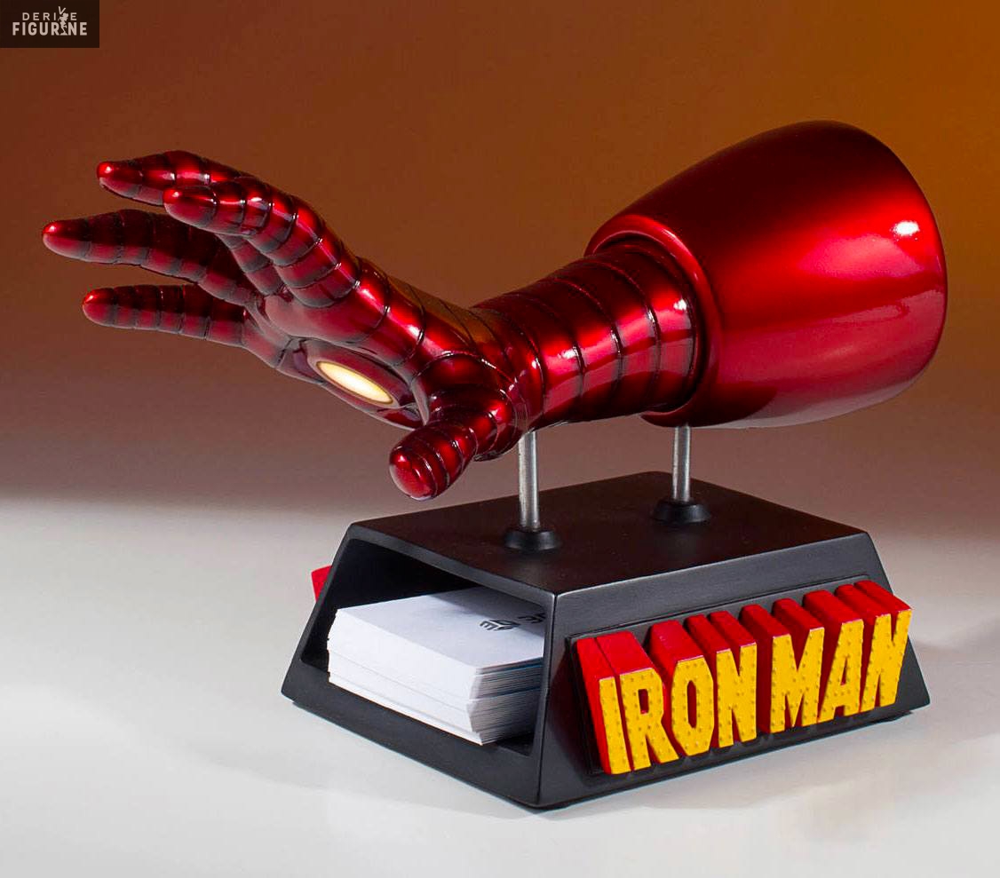 Réplique du Gant d'Iron Man servant de support pour cartes de