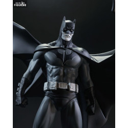 Batman figure Black & White by Jorge Jimenez - DC Comics