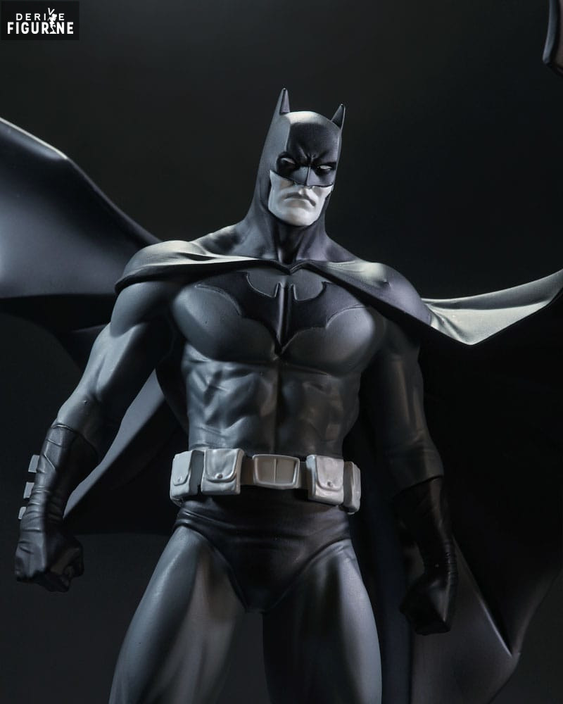 Batman figure Black & White by Jorge Jimenez - DC Comics
